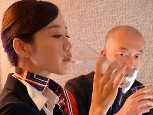 Này anh, anh có muốn nện với người đẹp như em không ?