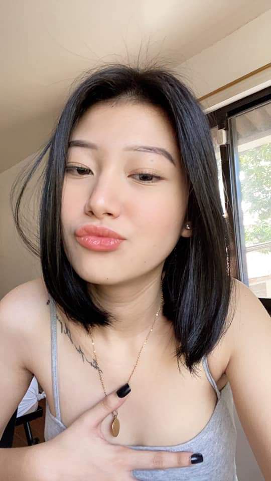 Cô ấy chia tay tôi để yêu người khác, nhưng cô ấy vẫn nện với tôi